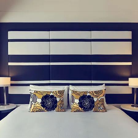 Movenpick Hotel Auckland Exterior photo A bedroom at the hotel